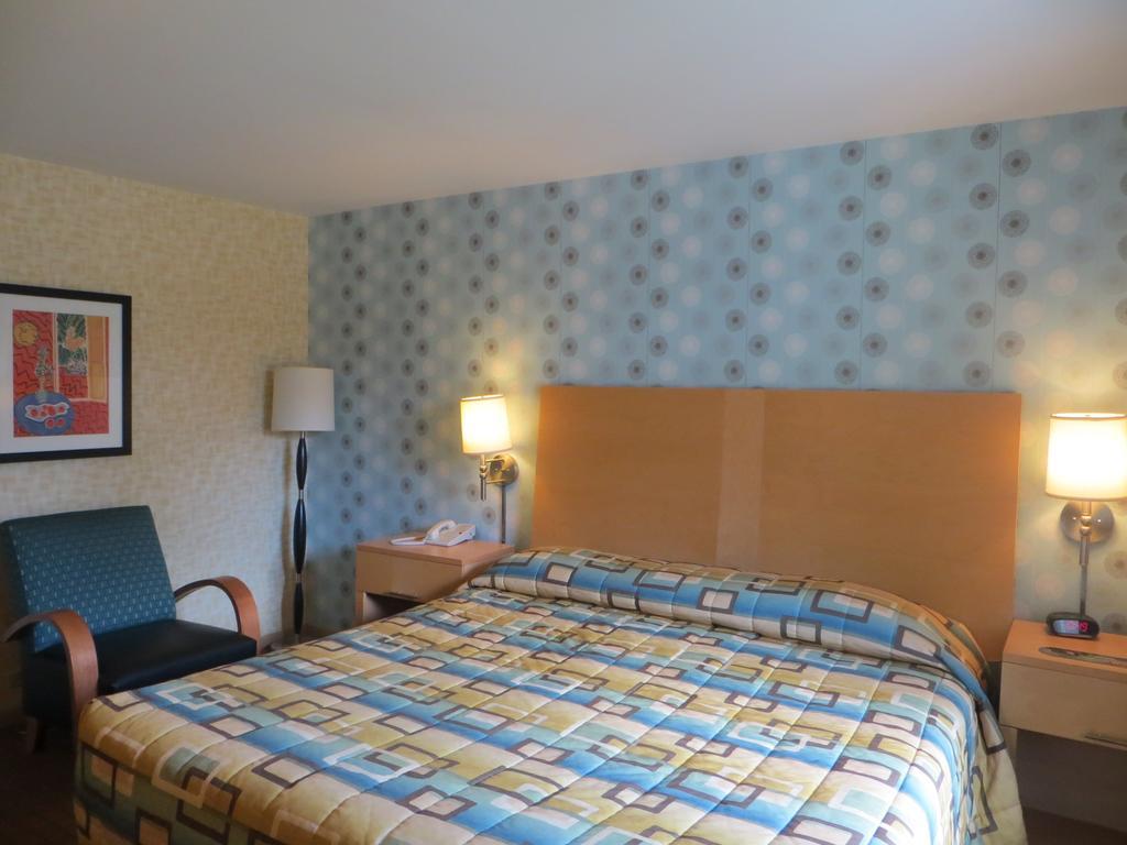 Carleton Of Oak Park Hotel Bagian luar foto