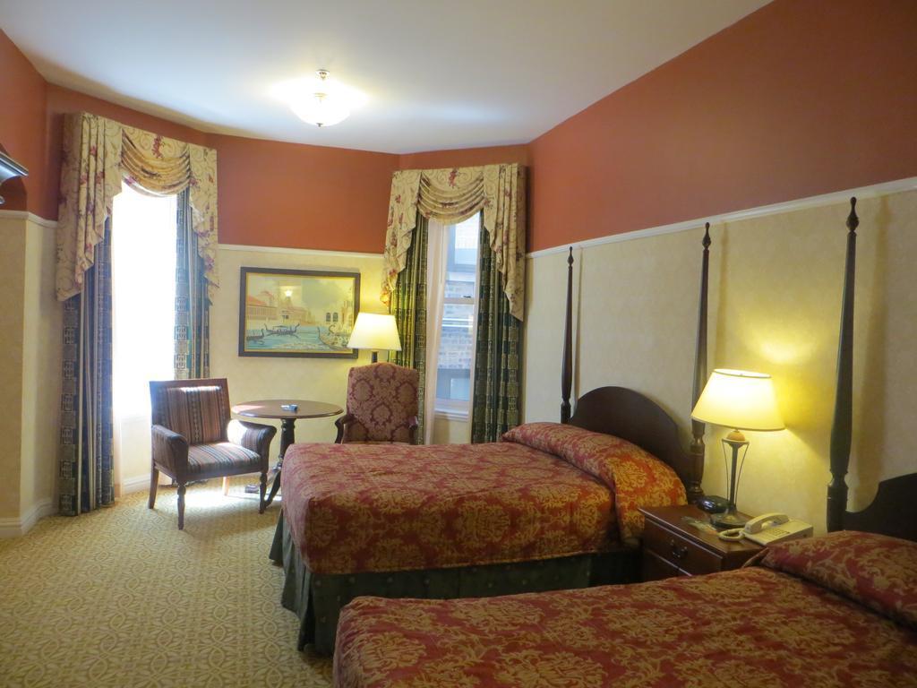 Carleton Of Oak Park Hotel Bagian luar foto