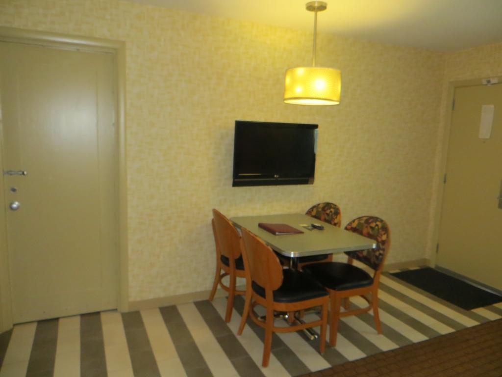 Carleton Of Oak Park Hotel Bagian luar foto