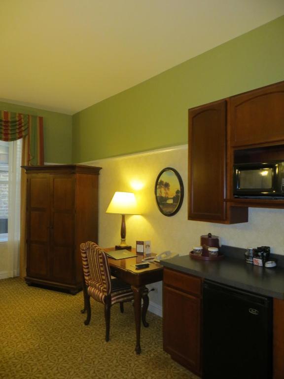 Carleton Of Oak Park Hotel Bagian luar foto