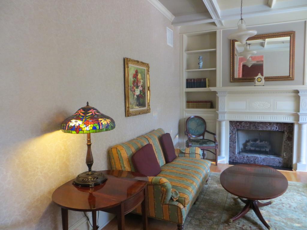 Carleton Of Oak Park Hotel Bagian luar foto