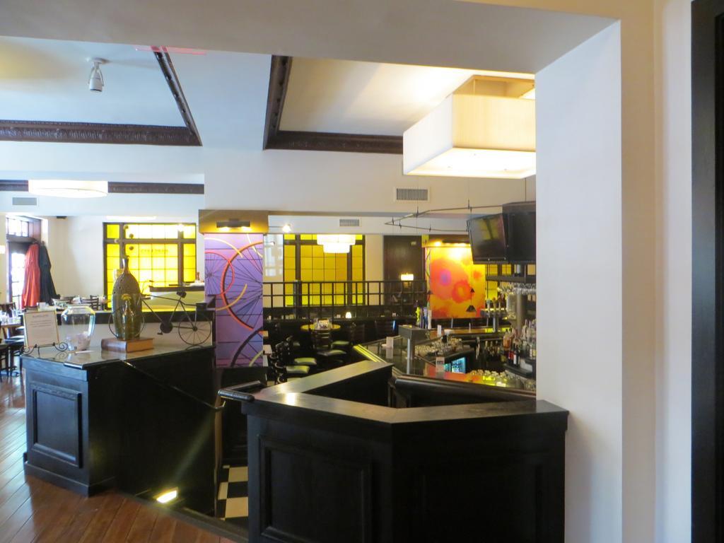Carleton Of Oak Park Hotel Bagian luar foto
