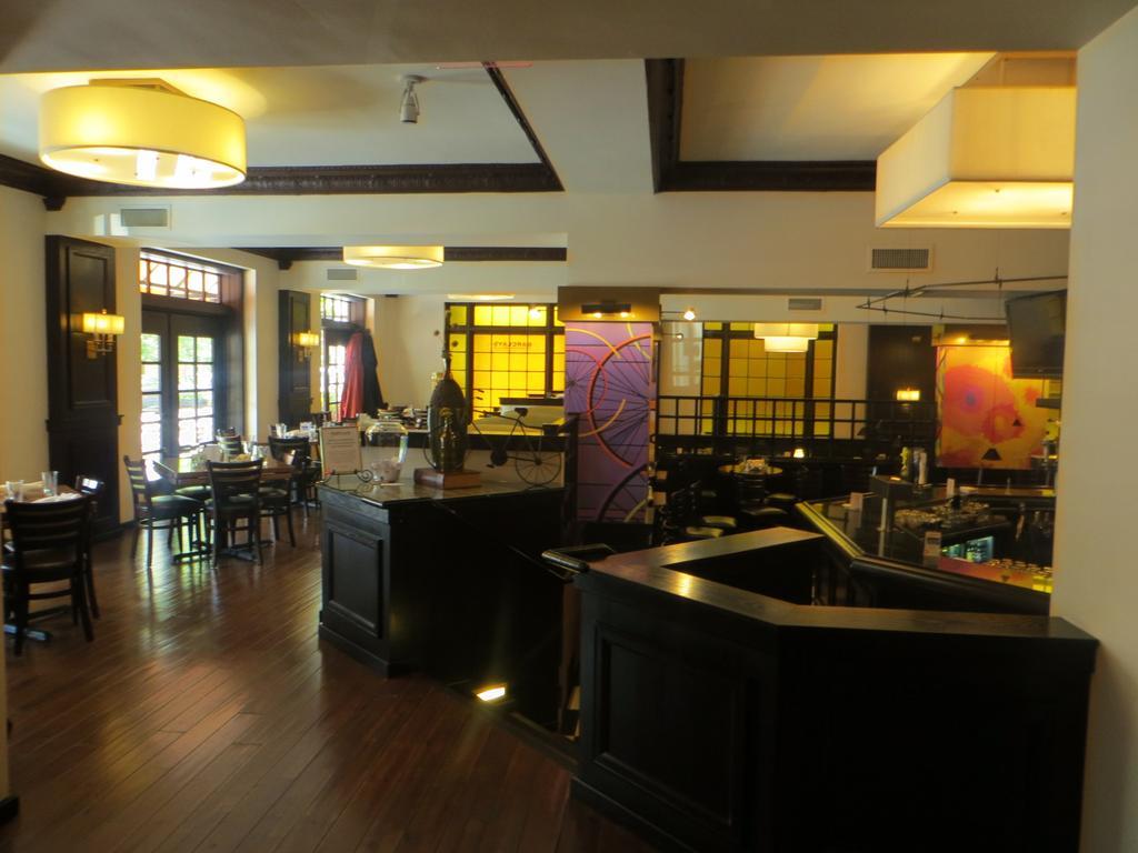 Carleton Of Oak Park Hotel Bagian luar foto