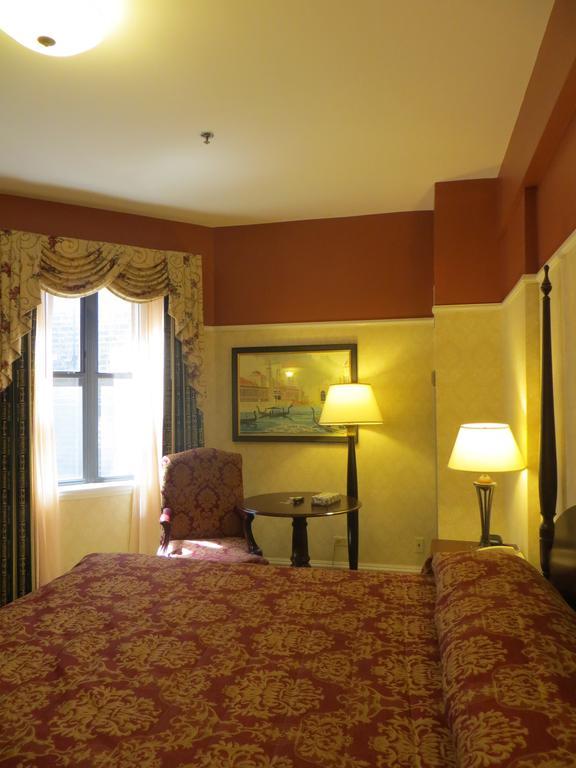 Carleton Of Oak Park Hotel Bagian luar foto