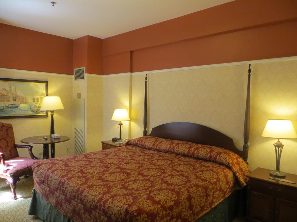 Carleton Of Oak Park Hotel Bagian luar foto