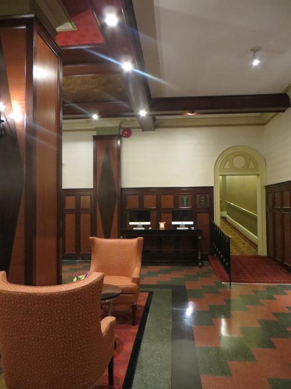 Carleton Of Oak Park Hotel Bagian luar foto